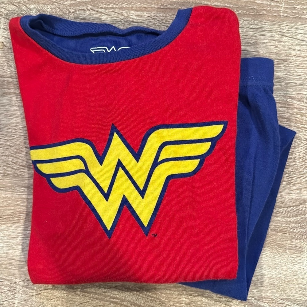 NWOT Wonder Woman Pajamas